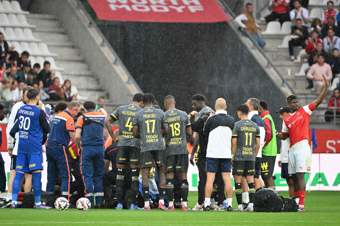 Unprecedented 34 minutes of extra time What's going on? ... Former Manchester United prospect falls, global cheering wave