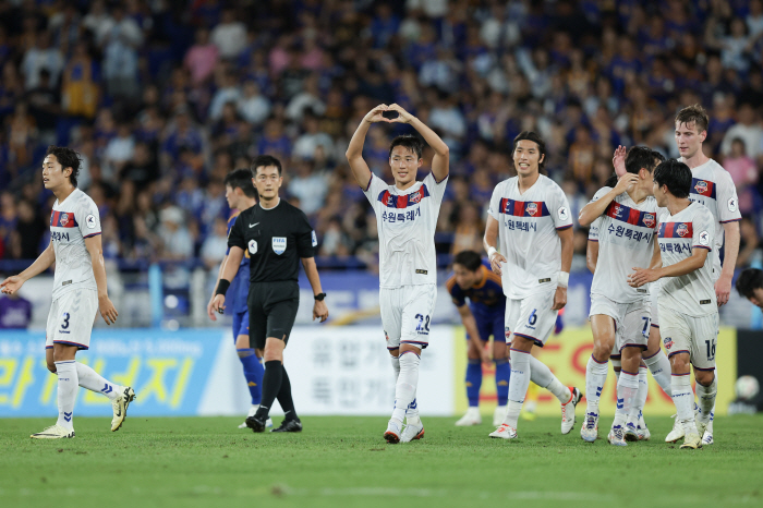 'I don't want to talk about the past' The K-League's return to tears in 1400 days, Son Jun-ho dreaming of becoming a national flag