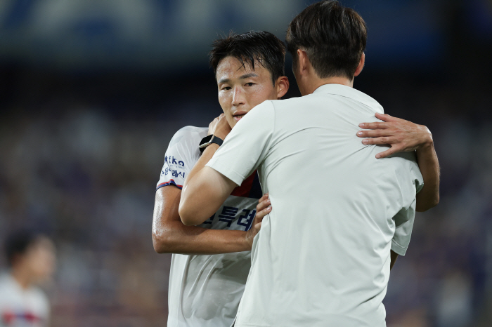 'I don't want to talk about the past' The K-League's return to tears in 1400 days, Son Jun-ho dreaming of becoming a national flag