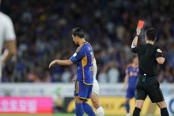 'I don't want to talk about the past' The K-League's return to tears in 1400 days, Son Jun-ho dreaming of becoming a national flag