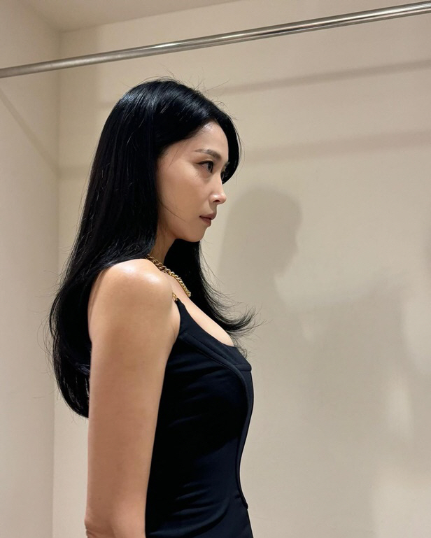 Oh Yoon-ah, you became prettier after starting 'Open Love'..a perfect dress figure