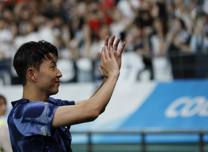 'Tottenham's best no.7'→'The greatest Korean player ever'...Son Heung-min, who is close to the peak, has just two letters left in his career 'Winning!'