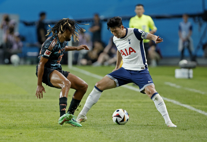 'Tottenham's best no.7'→'The greatest Korean player ever'...Son Heung-min, who is close to the peak, has just two letters left in his career 'Winning!'