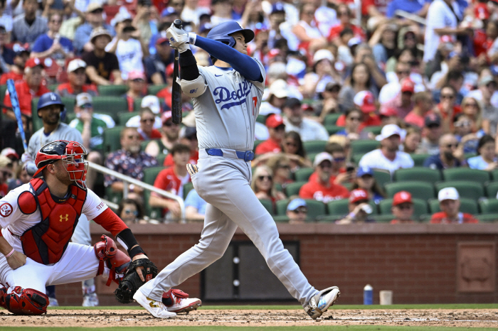 Two consecutive home runs! '40-40 second reading' Ohtani's 39th pre-emptive final solo shot...LAD 2-1 STL