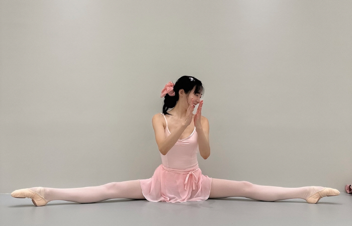 'At 35 years old, is this possible?Tiffany Young, a ballet pose that splits her legs 180 degrees, is surprising to those who watch it.'