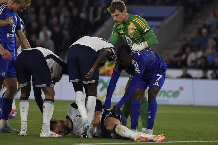 Bentancourt, who lost consciousness, even mobilized his respiratory organs → Fortunately, he regained consciousness...Postecoglou 'Can communicate'