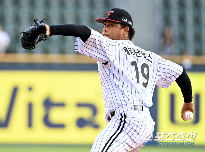 'Hurry up, hurry up'Easy, easy'Where are you going... 1 walk in 11 innings → 4 walks in 4 innings. ace's ball control. 4 innings, 4 walks, 3K runs, 2 runs, early steel plate 