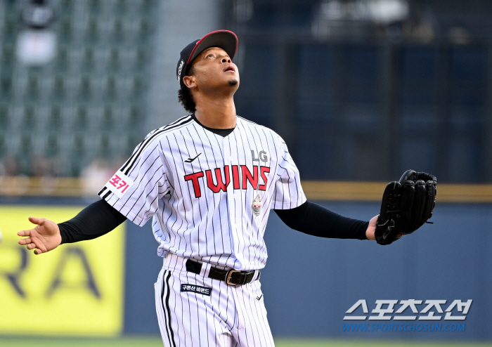 'Hurry up, hurry up'Easy, easy'Where are you going... 1 walk in 11 innings → 4 walks in 4 innings. ace's ball control. 4 innings, 4 walks, 3K runs, 2 runs, early steel plate 