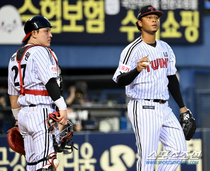 'Hurry up, hurry up'Easy, easy'Where are you going... 1 walk in 11 innings → 4 walks in 4 innings. ace's ball control. 4 innings, 4 walks, 3K runs, 2 runs, early steel plate 