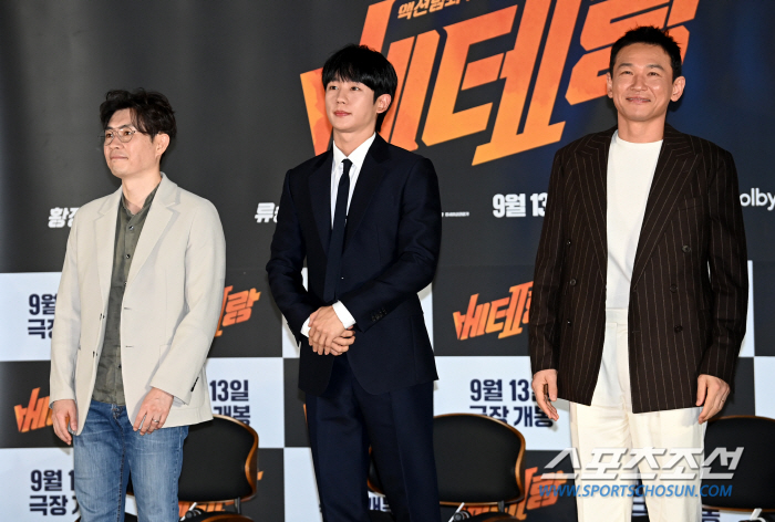  Hwang Jung-min, Jung Hae-in, director Ryu Seung-wan, three men from Veteran 2