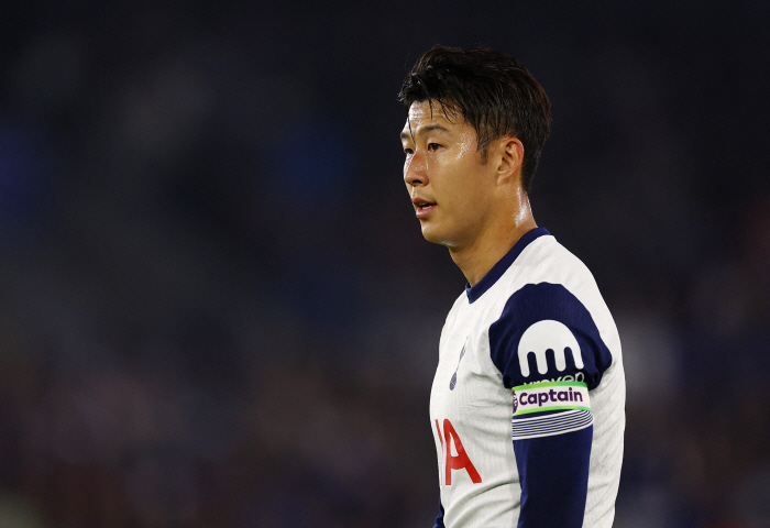 Son Heung-min couldn't laugh at the opening game...Silence at full-time →'Spurs killer body equalizer' Tottenham draw 1-1 against Leicester