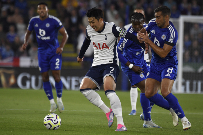 Son Heung-min couldn't laugh at the opening game...Silence at full-time →'Spurs killer body equalizer' Tottenham draw 1-1 against Leicester