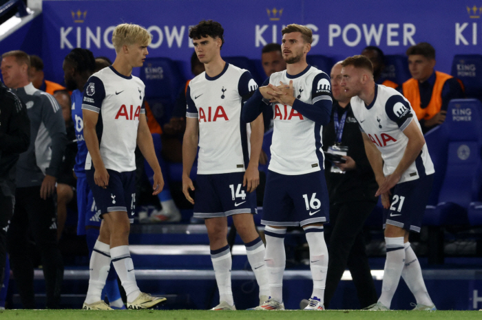 Son Heung-min couldn't laugh at the opening game...Silence at full-time →'Spurs killer body equalizer' Tottenham draw 1-1 against Leicester