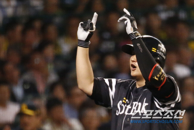 Yamakawa, the No. 1 home run-run player in Lee Dae-ho in 2014, played in all games for the first time in 10 years as the fourth batter of Softbank, and even resembled the role of a winning contractor (Min Chang-ki's Japanese baseball)