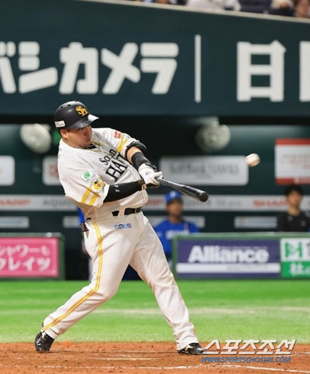 Yamakawa, the No. 1 home run-run player in Lee Dae-ho in 2014, played in all games for the first time in 10 years as the fourth batter of Softbank, and even resembled the role of a winning contractor (Min Chang-ki's Japanese baseball)