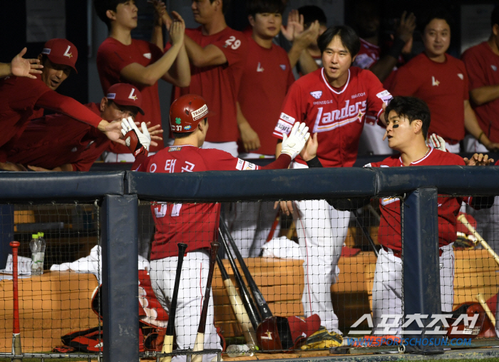 '8th episode again, Noh Kyung-eun. Austin, double, but...' Elias 7 scoreless innings  Otaegon wedge two-run shot SSG and LG won 5-1 completely. a four-game losing streak. LG has five hits and empty space 