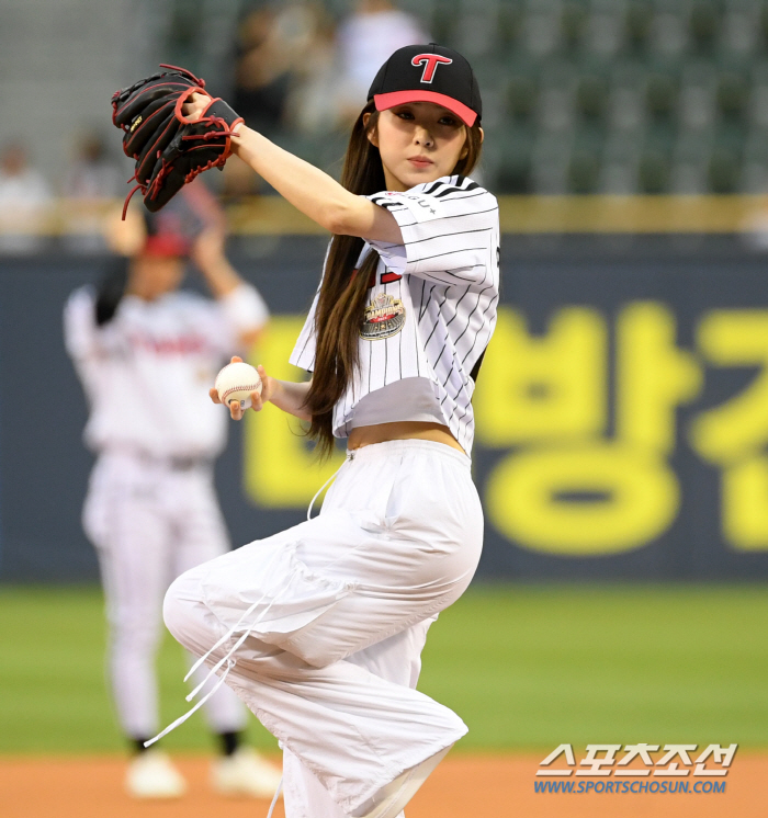 '8th episode again, Noh Kyung-eun. Austin, double, but...' Elias 7 scoreless innings  Otaegon wedge two-run shot SSG and LG won 5-1 completely. a four-game losing streak. LG has five hits and empty space 