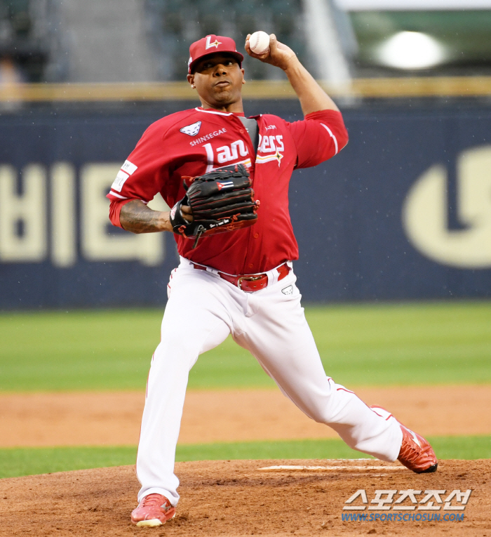 '8th episode again, Noh Kyung-eun. Austin, double, but...' Elias 7 scoreless innings  Otaegon wedge two-run shot SSG and LG won 5-1 completely. a four-game losing streak. LG has five hits and empty space 