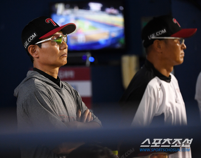 '8th episode again, Noh Kyung-eun. Austin, double, but...' Elias 7 scoreless innings  Otaegon wedge two-run shot SSG and LG won 5-1 completely. a four-game losing streak. LG has five hits and empty space 