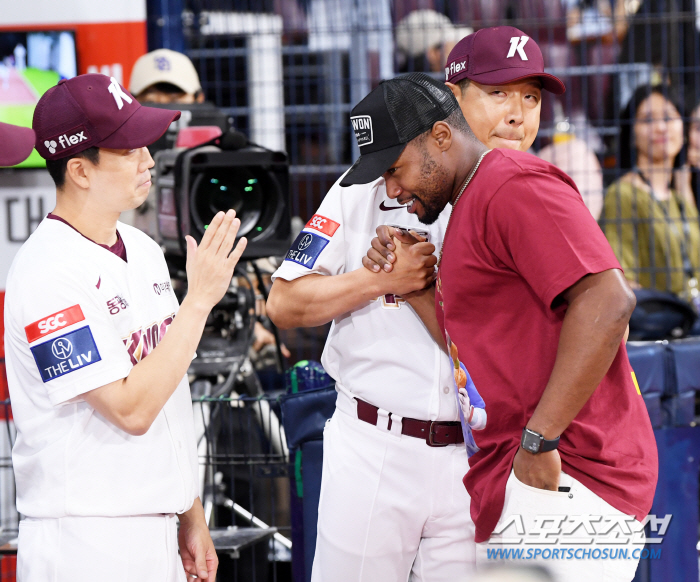 Dawson, who chose surgery rather than rehabilitation, will his relationship with Kiwoom-KBO League end like this