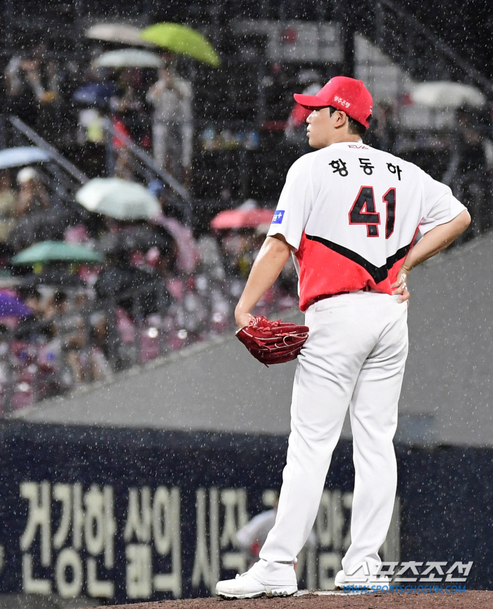 'Even the sky is indifferent... Kia's Hwang Dong-ha won five games in the season (Gwangju site) because of Typhoon Jongdari