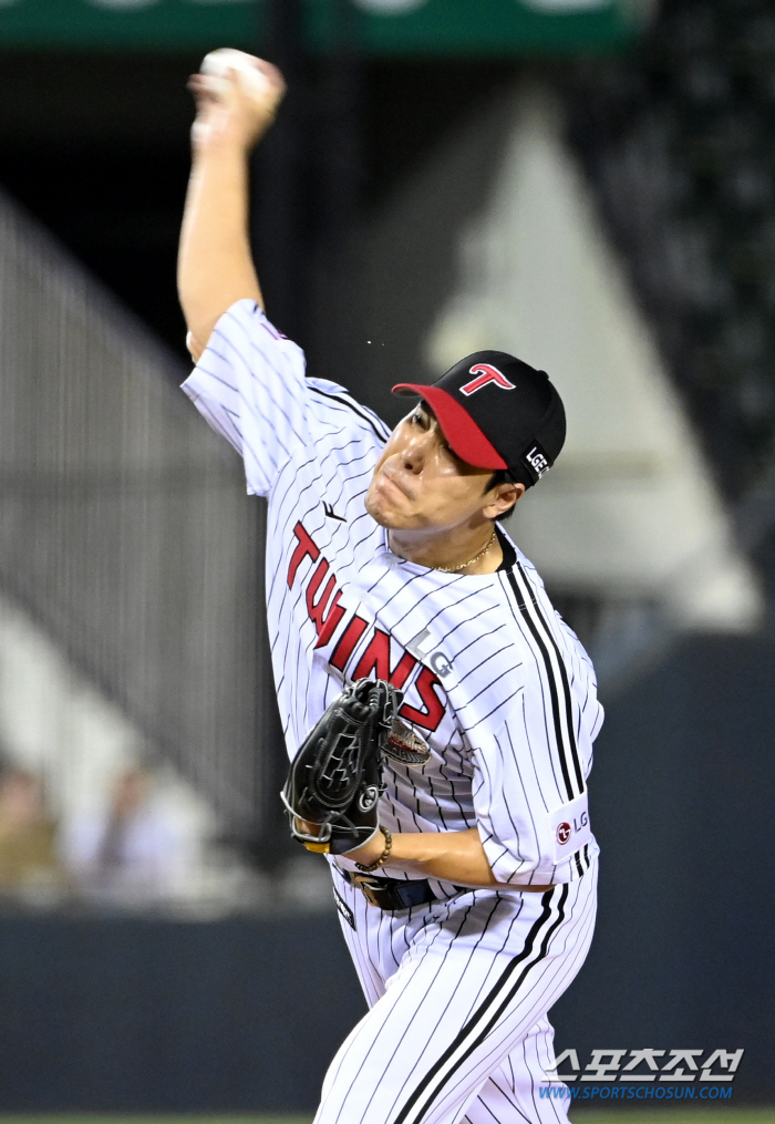 'I came to LG and opened my eyes to baseball.' A word from junior players who opened the eyes of a 39-year-old veteran pitcher at age 37. 'You can't play folk ball even if you aim for it' 