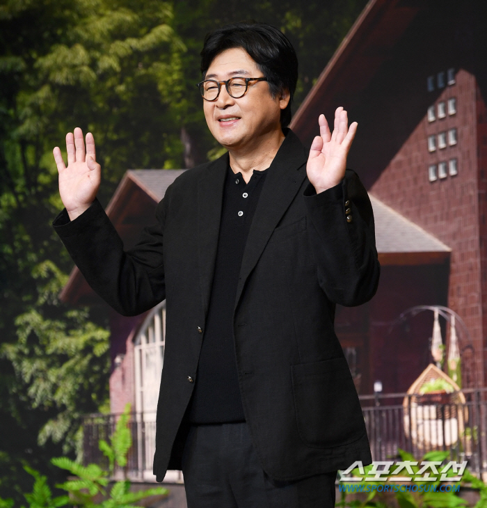 'In a forest where there's no one around'Kim Yun-seok 'How do you feel about returning to your home room after 17 years? Feeling like I'm receiving a love letter'