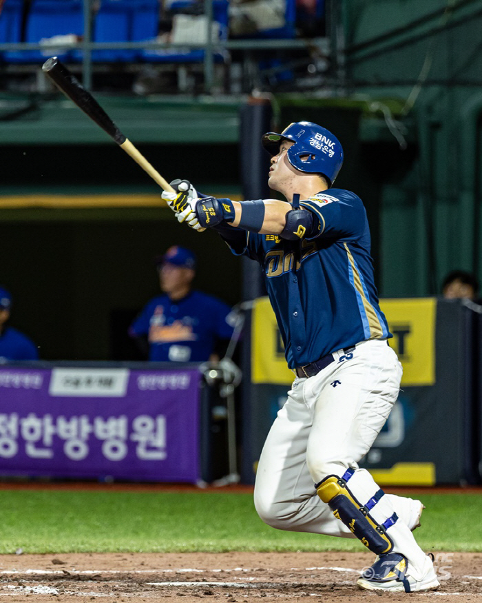 ''Kim Hyungjun 3 consecutive hits' NC finally won! Hanwha 82 rout 'Escape 11 consecutive losses' 