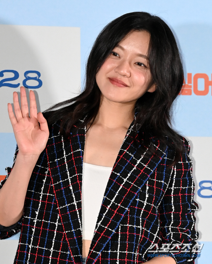  Go Ah-sung, a brilliant greeting