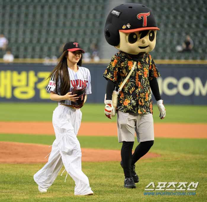  Irene 'LG Twins Victory Fairy'