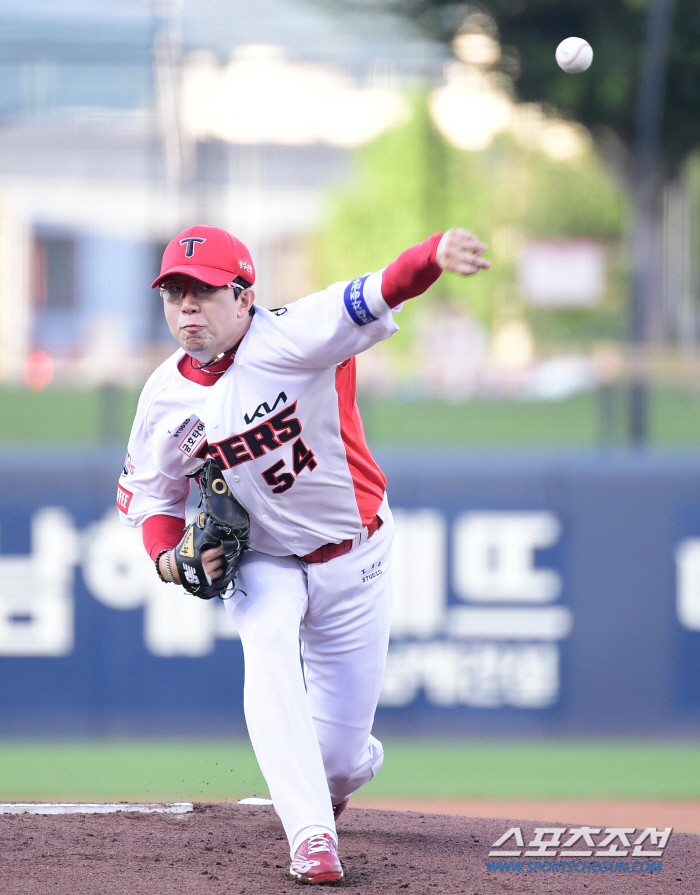 Song Jin-woo, the legendary pitcher who rose to the top of the list! '100K → 2049K' for the 10th consecutive year's strikeout history No. 1 'Elevation' 