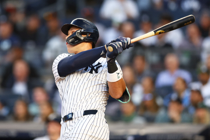 The Yankees humiliated themselves by hitting a back-to-back home run...NYY 5-9 CLE