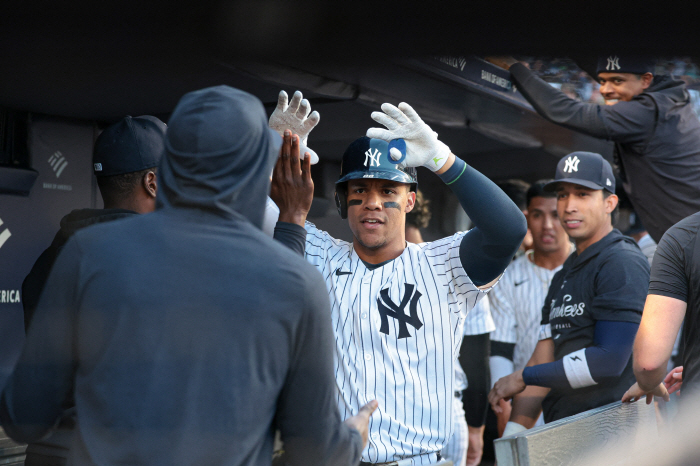 The Yankees humiliated themselves by hitting a back-to-back home run...NYY 5-9 CLE