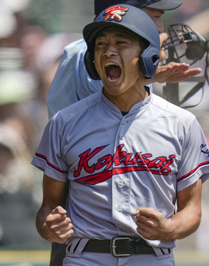 160 students from all over Kyoto International High School, 61 out of 73 male students who advanced to the miraculous Koshien final were baseball teams, second-year ace 23 scoreless innings, monster throws 