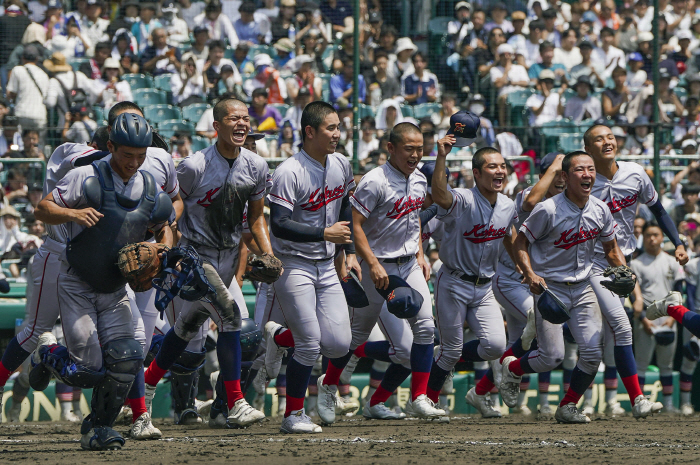 160 students from all over Kyoto International High School, 61 out of 73 male students who advanced to the miraculous Koshien final were baseball teams, second-year ace 23 scoreless innings, monster throws 