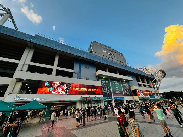 Daejeon Hana Installs Large Outdoor LED Electronic Board Outside 'K-League First' Stadium