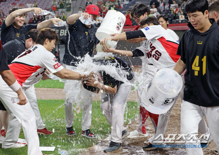 'From the master of the water ceremony to the main character...' Yang Hyun-jong, a new strikeout record, celebrates his colleagues who were better than the record (Gwangju Field)