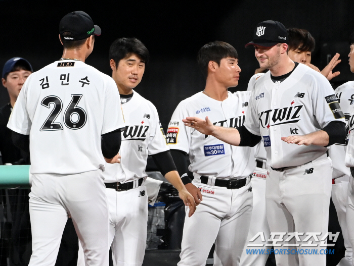 Kim Min-soo and Benjamin, who responded to Cho Dae-hyun's fierce fighting spirit with good pitching, were just amazed