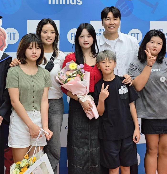 Lee Dong-guk's Daughter' Josh Admitted to prestigious U.S. fashion universities'Historical Day of the Big Bang Family'