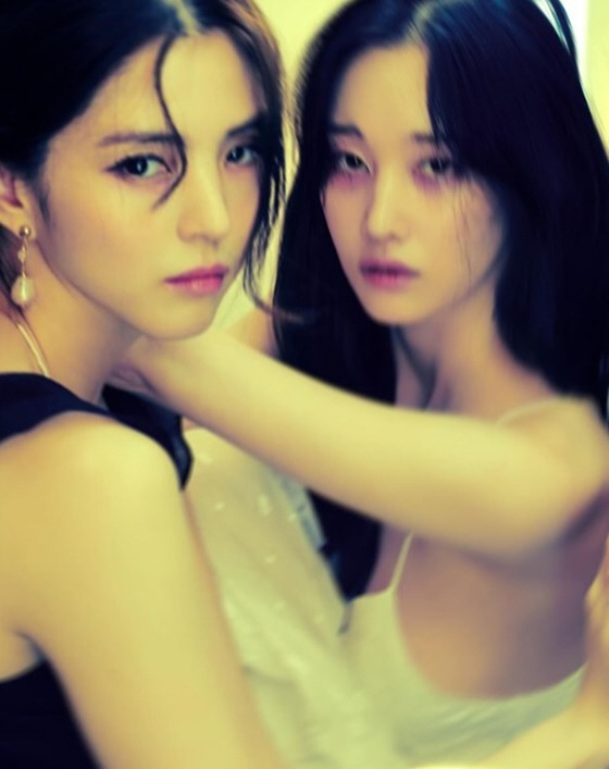  Han Sohee X Jeon Jongseo, I'm going to eat the camera. Decadent eyes