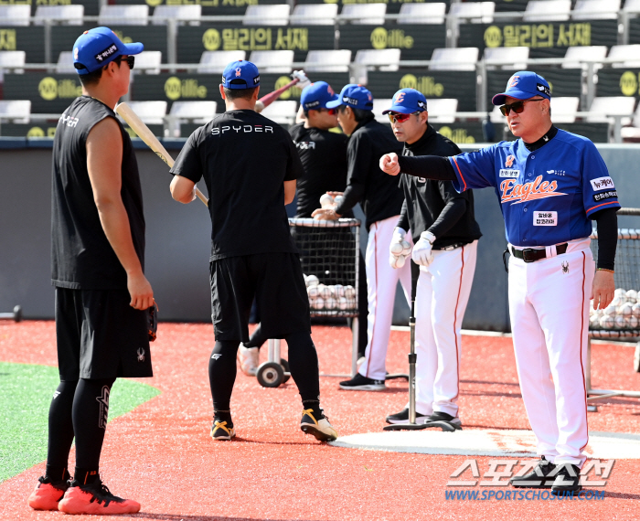 'This is the last chance' The embers that didn't go out...Hanwha's first trip to autumn baseball in six years depends on 'this game' 