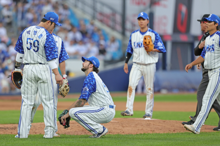 Two walks in one game is also rare, but did Pohang Baseball Stadium, which used to be 'better', hinder Samsung's winning streak? Is it the athlete's excessive sensitivity