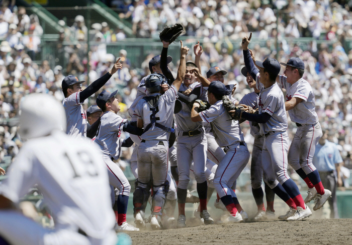 'Across the East Sea...' Kyoto International High School, a sacred place for baseball in Japan, is at the top of the Koshien, and local reactions are