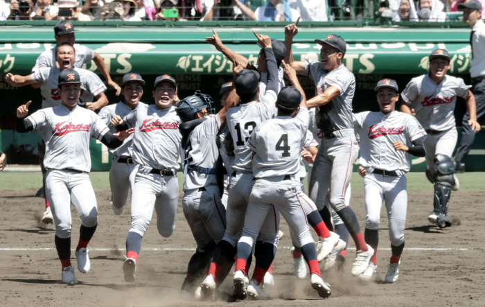 'Across the East Sea...' Kyoto International High School, a sacred place for baseball in Japan, is at the top of the Koshien, and local reactions are