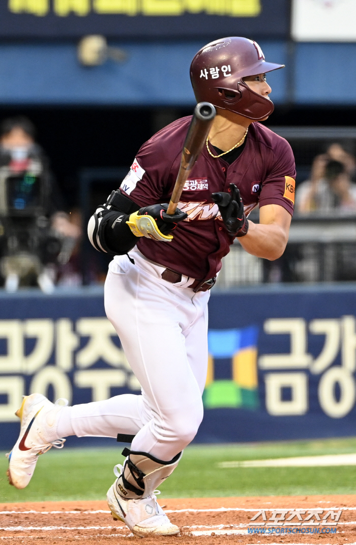 'Choose me after skipping Kim Hyesung?' For a moment, the 4th batter explodes so loudly that his eyes turn to the Taegeuk mark 