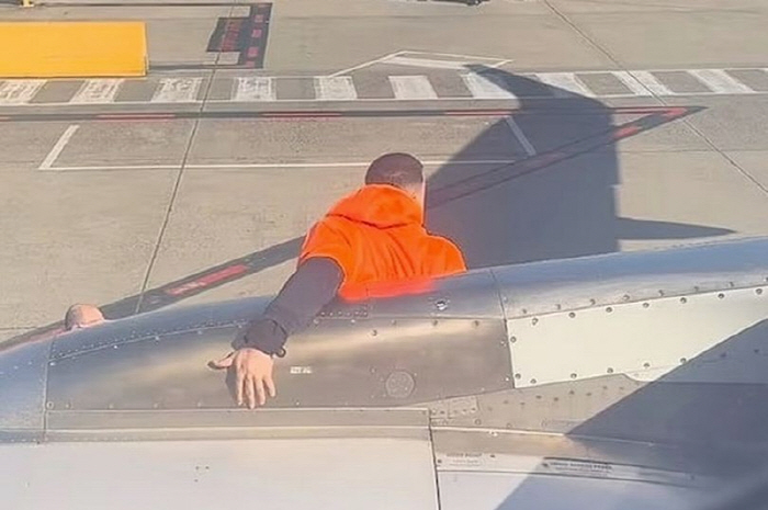 Landed plane opens emergency exit door 'Escape'Male, why?