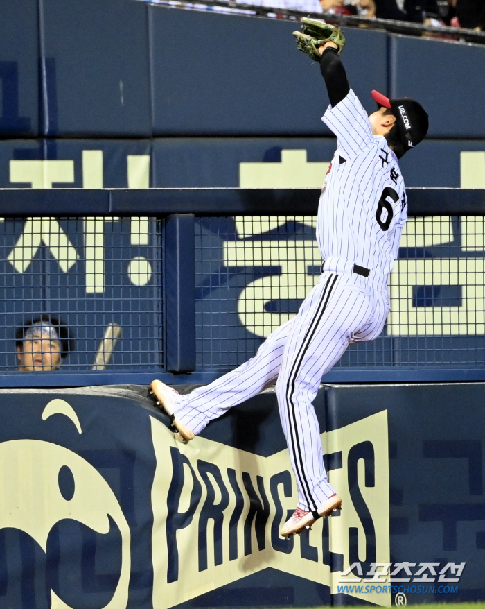 Pence is not afraid. The twins who showed off their crazy defense of catching the ball by looking at the ball, 'This is a good defense restaurant.'