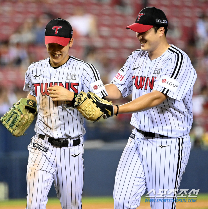 Pence is not afraid. The twins who showed off their crazy defense of catching the ball by looking at the ball, 'This is a good defense restaurant.'