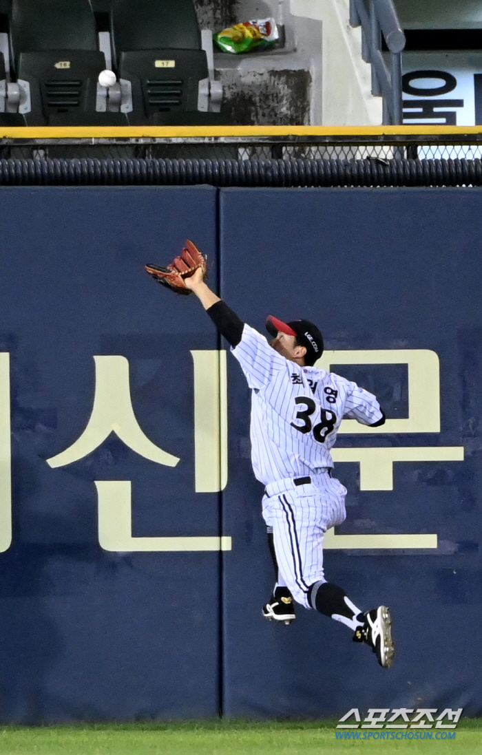 Pence is not afraid. The twins who showed off their crazy defense of catching the ball by looking at the ball, 'This is a good defense restaurant.'