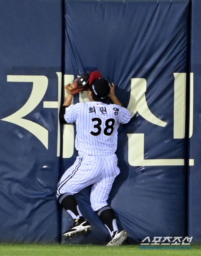 Pence is not afraid. The twins who showed off their crazy defense of catching the ball by looking at the ball, 'This is a good defense restaurant.'